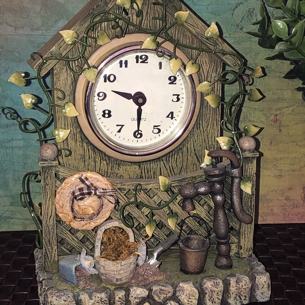 🕰 Solid Ivy Clock 🕰 - Picture 4 of 4